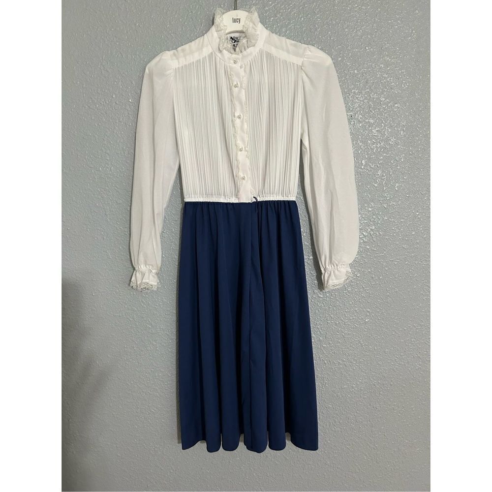 Vintage Victorian White Ruffle lace puff long sleeves Faux Pearl buttons. Navy g